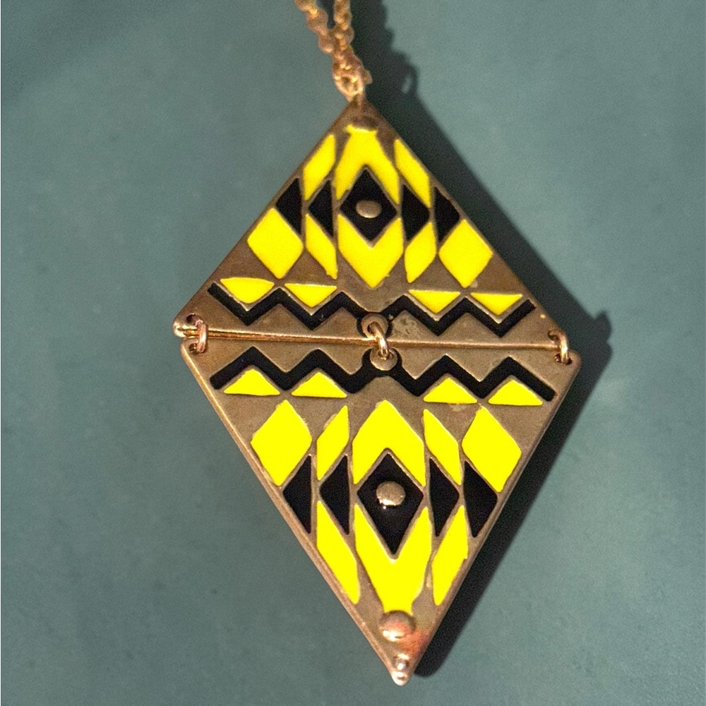 Vintage Geometric Yellow & Black Pendant Necklace - Picture 8 of 9